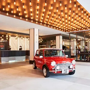 Radisson Red London Heathrow فندق